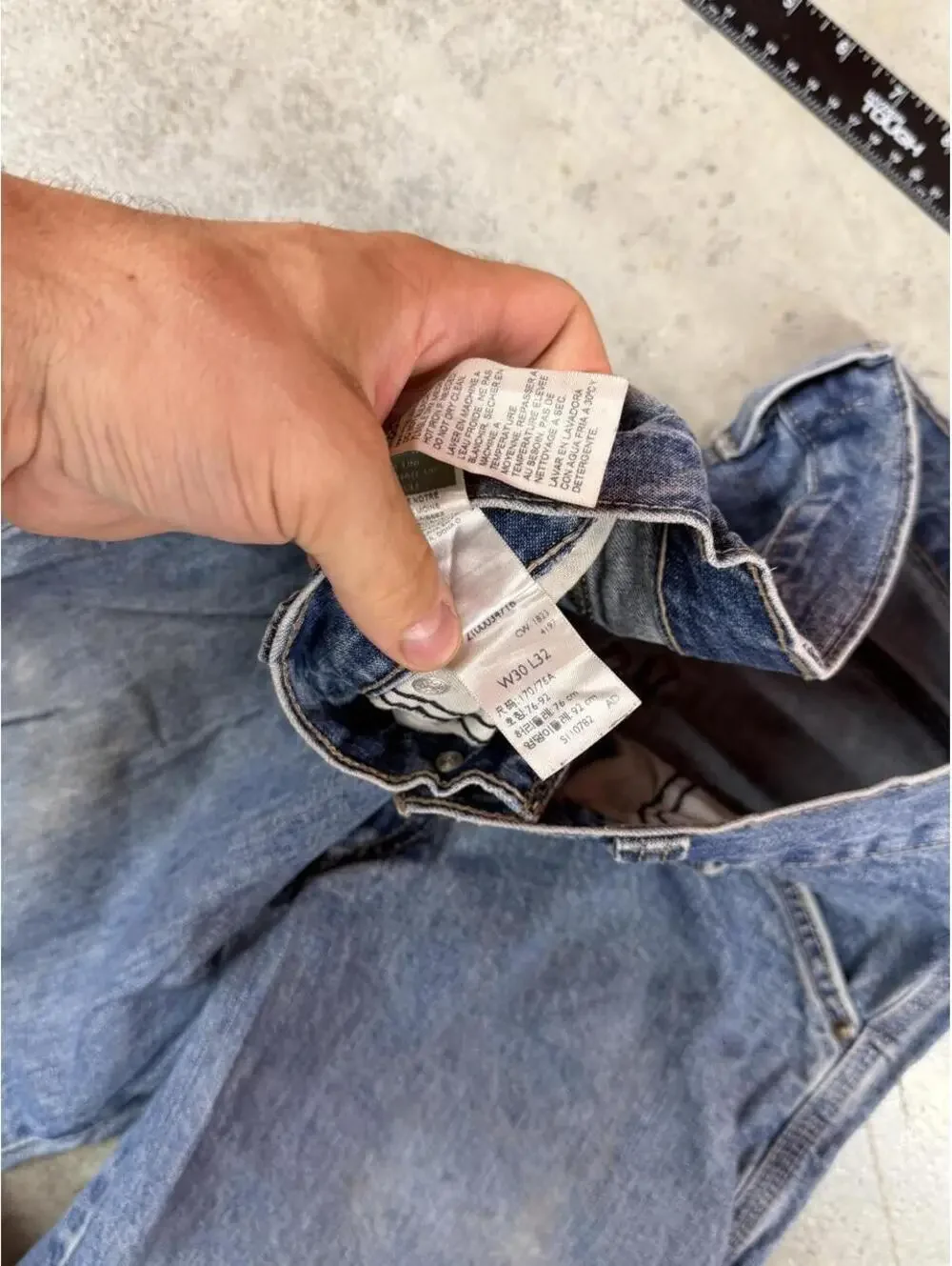 vintage levis faded blue relaxed baggy fit carpenter jeans size 30 x 32